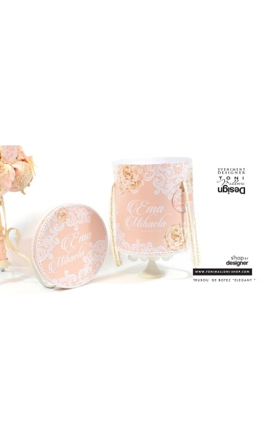 Trusou de botez clasic brodat cumotive dantela in culoarea piersicii, Elegant Peach 11